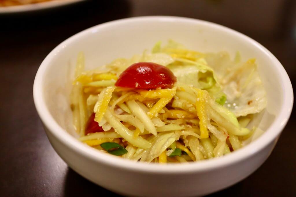 国際通り近くにある「伊江島 食の家 しまぶくろ」のテイクアウト